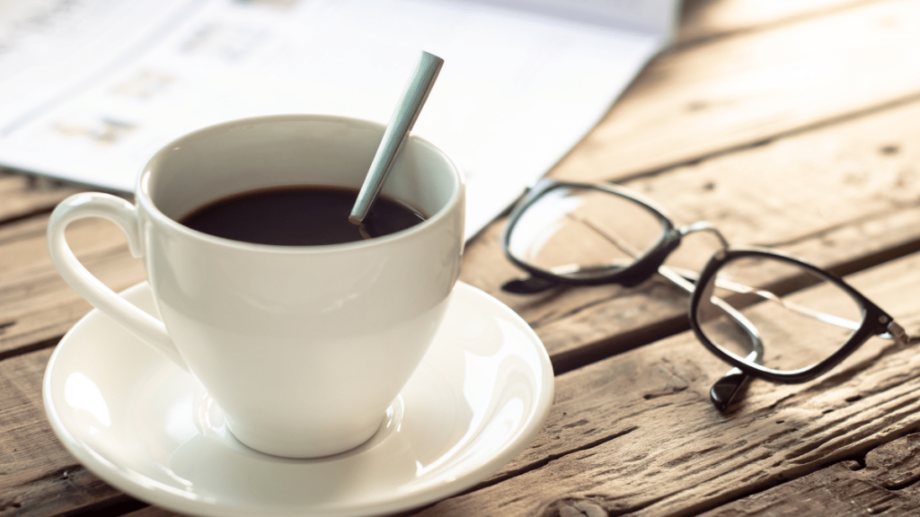 朝にコーヒーだけ飲むのは体に悪い？