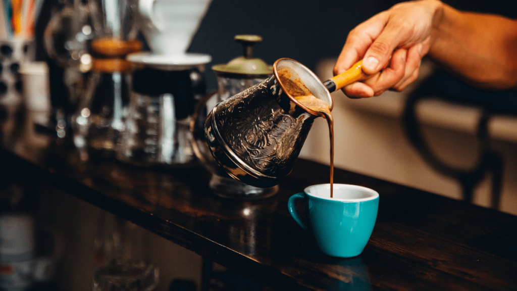 コーヒー豆からカフェインを除去する仕組みや作り方