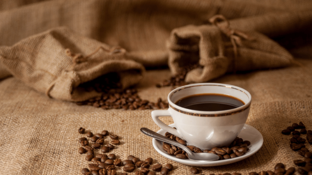 入れる容器や量によってコーヒー豆の量は変わる？①コーヒーカップに入れる場合