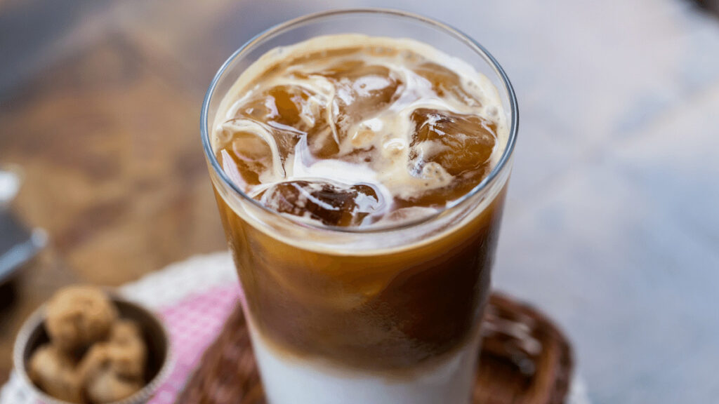 ブラックコーヒーが苦手な人におすすめの飲み方②低カロリーのカフェオレを作る
